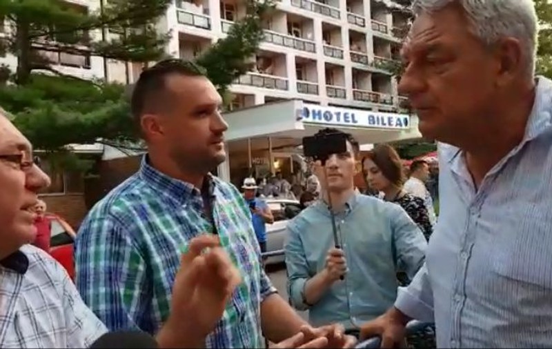 VIDEO/ Primul lider PSD care stă de vorbă cu protestatarii. Tudose, dialog cu votanții PSD, nemulțumiți de partid