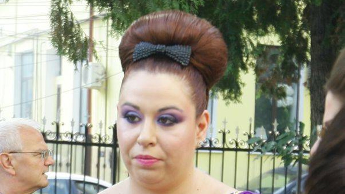 Oana Roma se pregătește de mare petrecere. Se serbează și pe ea și pe mama sa