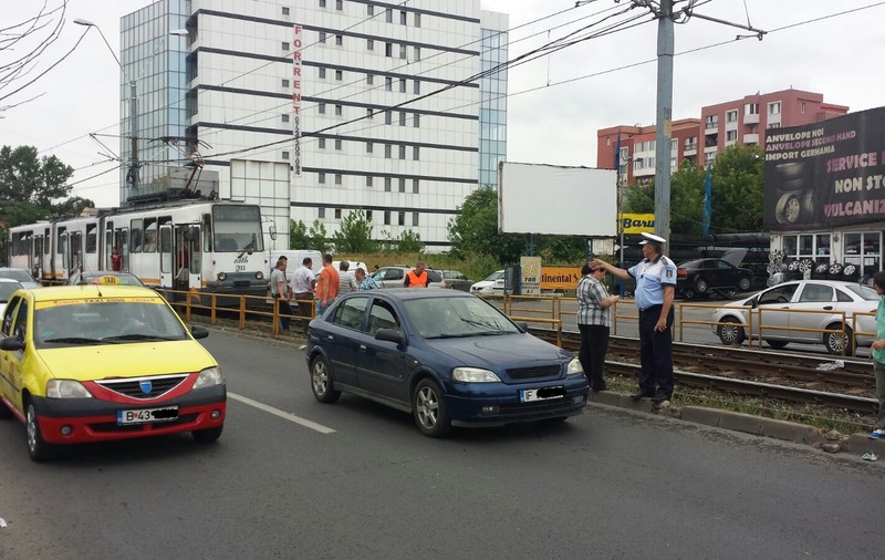 Un bărbat a fost lovit de tramvaiul 41. Circulația a fost blocată