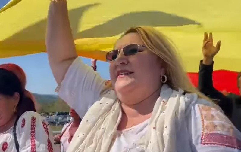 Serbările Naţionale de la Ţebea, cu trei candidaţi la preşedinţie prezenţi la manifestări. Diana Șoșoacă a fost huiduită: „Rușine să vă fie”