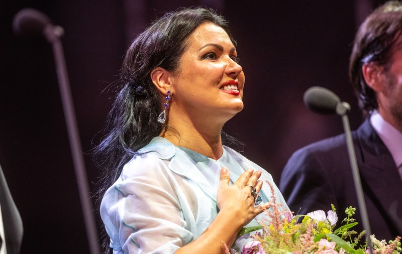 Soprana rusă Anna Netrebko dă în judecată Opera Metropolitană din New York, după ce a fost concediată din cauza războiului. Câți bani cere