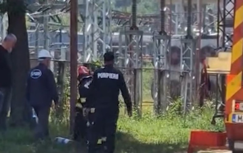 Incendiu la Termocentrala Paroșeni, din Hunedoara. Pompierii luptă să oprească flăcările care amenință un generator electric