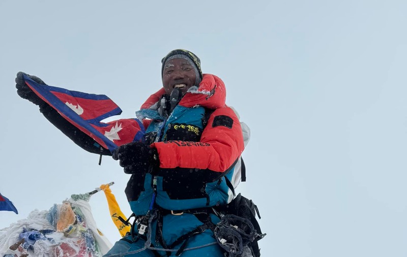 Șerpașul nepalez Kami Rita a escaladat Muntele Everest pentru a 29-a oară, stabilind un nou record de ascensiuni pe „Acoperișul Lumii”