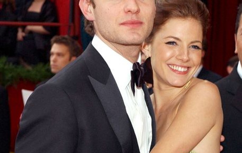 Jude Law şi Sienna Miller vor să se căsătorească