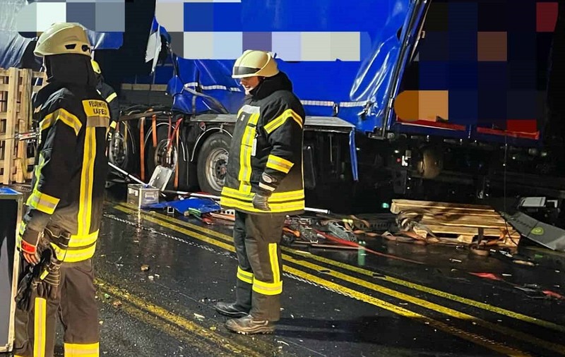 Un camionagiu român a mai condus 44 km nepăsător, după ce un șofer a intrat din spate în el și a murit, în Germania