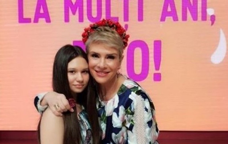 Cum percepe Maya faptul că mama ei e Teo Trandafir. Fiica adoptată a prezentatoarei tv a împlinit 15 ani