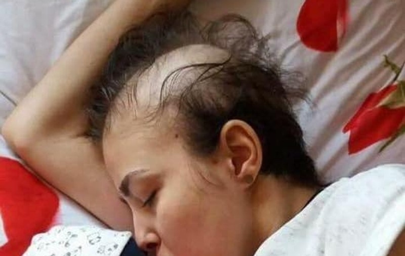 Își vinde rochia de mireasă ca s-o ajute pe Cristina Manea. Tânăra din Pitești a aflat că are cancer în ziua în care a născut