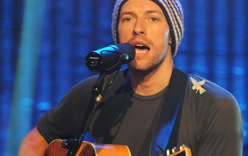 Chris Martin de la Coldplay s-a accidentat la surfing 