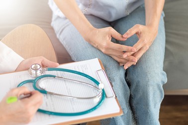 Multe femei ajung la spital abia în stadiul final al cancerului de col uterin. Foto: Shutterstock
