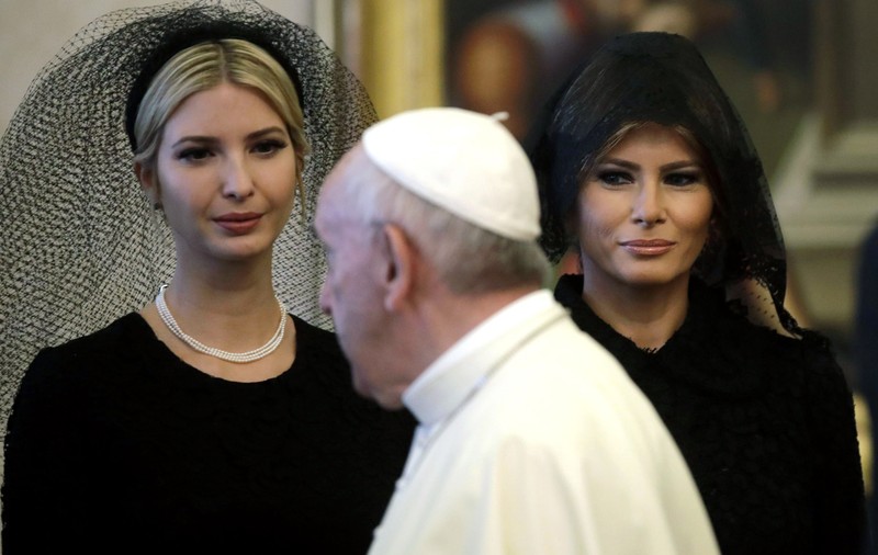 La Vatican, Ivanka și Melania Trump și-au acoperit capul