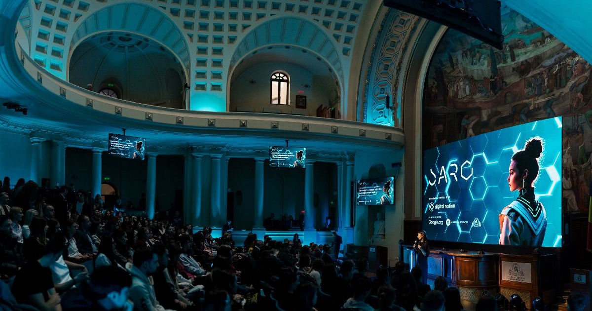 Aula Magna ASE București, în timpul evenimentului de lansare al Saro AI, un asistent virtual pentru studenții din România.