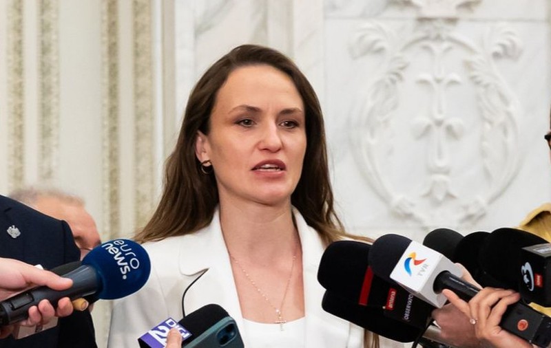 Reacția MAE, după ce Adrian Năstase și Viorica Dăncilă au stat lângă Vladimir Putin, Xi Jinping și Kim Jong-un, în China
