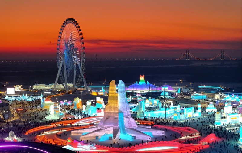 „Orașul de gheață” din China. Imagini uimitoare cu sculpturile de la Festivalul Gheții și Zăpezii din Harbin