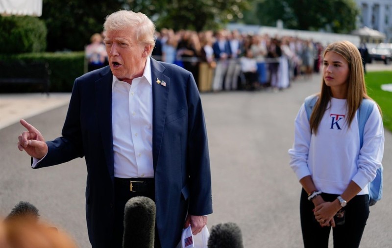 Nepoata lui Donald Trump, Kai și-a lansat o colecție de modă la Casa Albă: cât costă un tricou minimalist