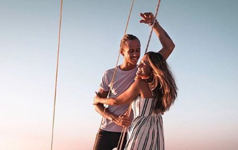 FOTO | Fotografia unui cuplu a stârnit indignare pe Instagram. Cei doi s-au pozat într-o ipostază extrem de periculoasă
