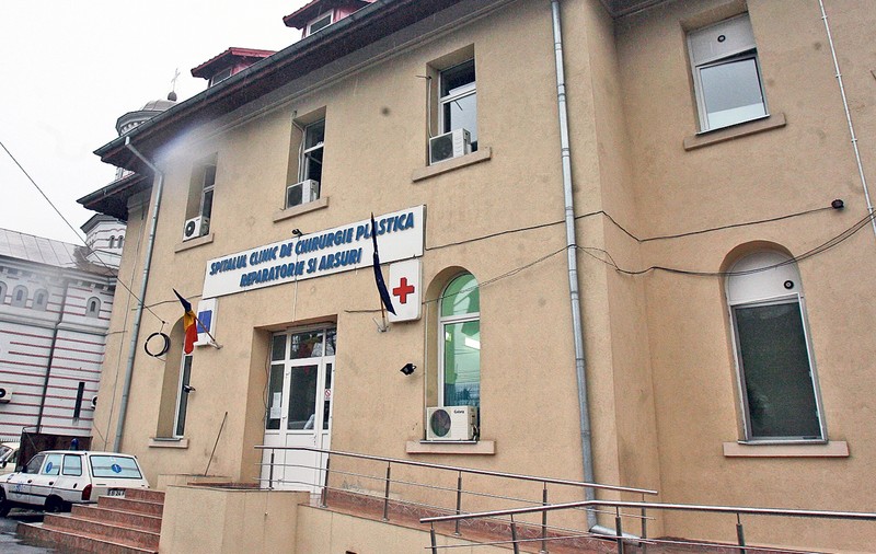 După moartea minerului din Uricani, șeful Secției de ATI Arși a fost amendat cu 1000 de lei pentru materiale expirate