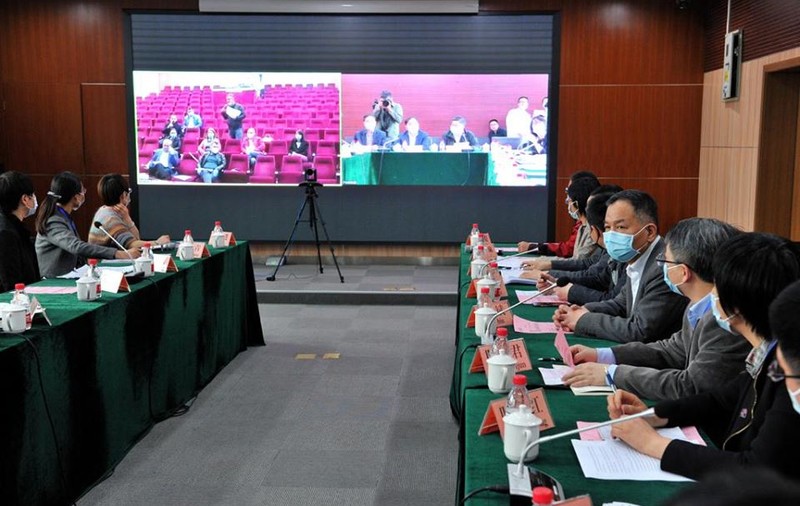 Medicii de la Spitalul Mioveni colaborează cu specialiști chinezi pe tema COVID-19
