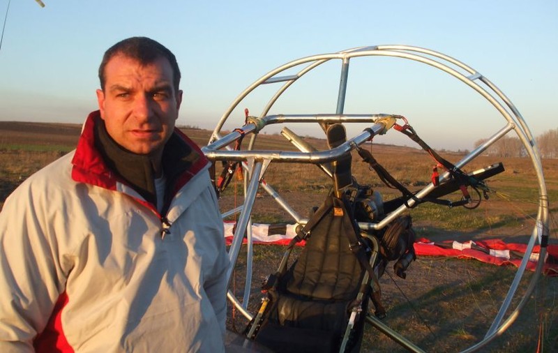 Pilotul care s-a prăbuşit cu paramotorul la Comana va fi transferat la un spital din Viena