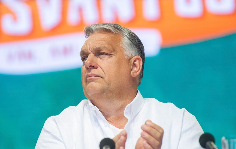 O recomandare pentru Viktor Orban, neonazistul care are strămoși evrei și africani: „Cum să combați un rasist”
