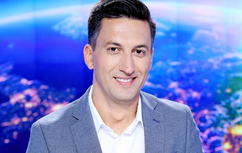 După ce a muncit non-stop două săptămâni, Cosmin Stan se baricadează în casă și se joacă pe playstation cu copiii lui. “În ultima vreme nu am avut timp să stau cu familia”