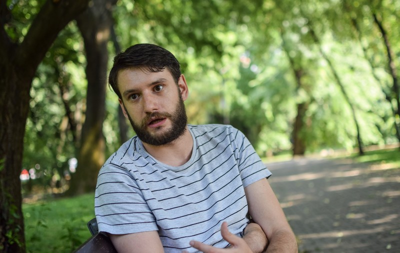 VIDEO/"Testamentul" unui absolvent de Oxford care emigrează din România: "Mi s-a spus că mi-am vândut ţara pentru că am studiat în străinătate"