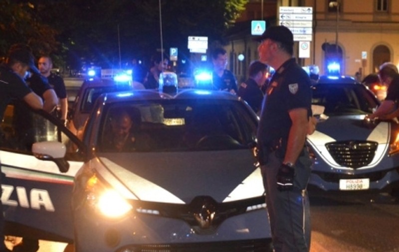 Un român a prins un hoț italian care voia să-i spargă locuința! L-a ajutat și un marocan ca să-l imobilizeze pe intrus
