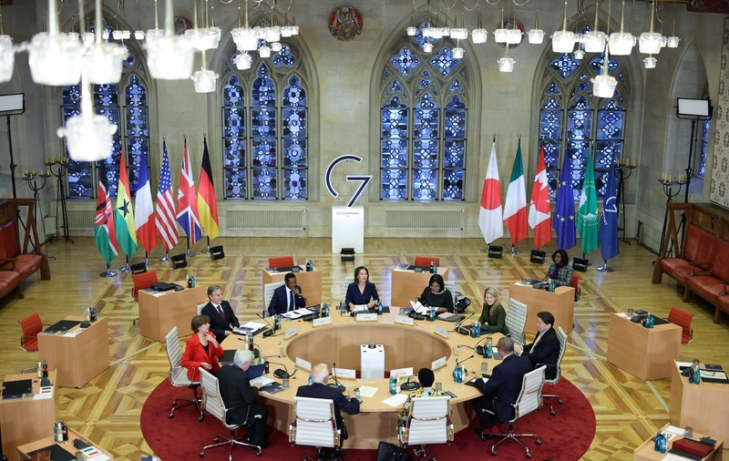 Șefa diplomației germane, Annalena Baerbock, aspru criticată după ce a îndepărtat un crucifix vechi de aproape 500 de ani de la reuniunea G7