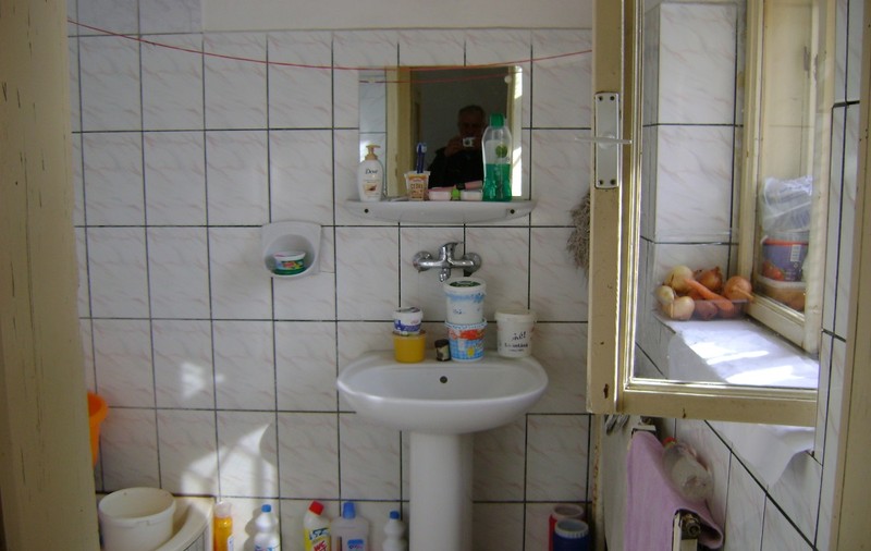 Selfie în toaleta lui Ridzi! Vezi aici cine e personajul