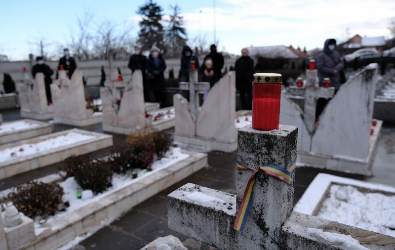 Un bărbat dintr-un sat din Giurgiu i-a spus soției că merge să moară și după trei ore era mort, în cimitir