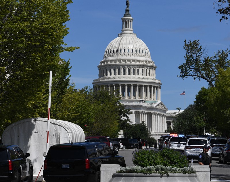 Alertă la Capitoliul din Washington după ce un bărbat a amenințat că va detona o bombă