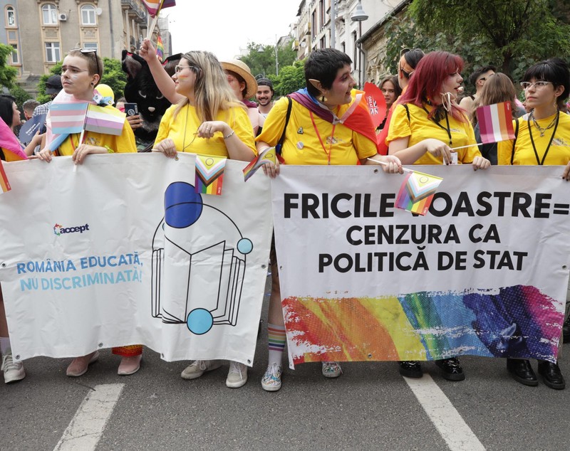 Aproape 25.000 de oameni au participat la Bucharest Pride, la câteva ore după ce 150 de persoane au luat parte la „Marșul normalității”