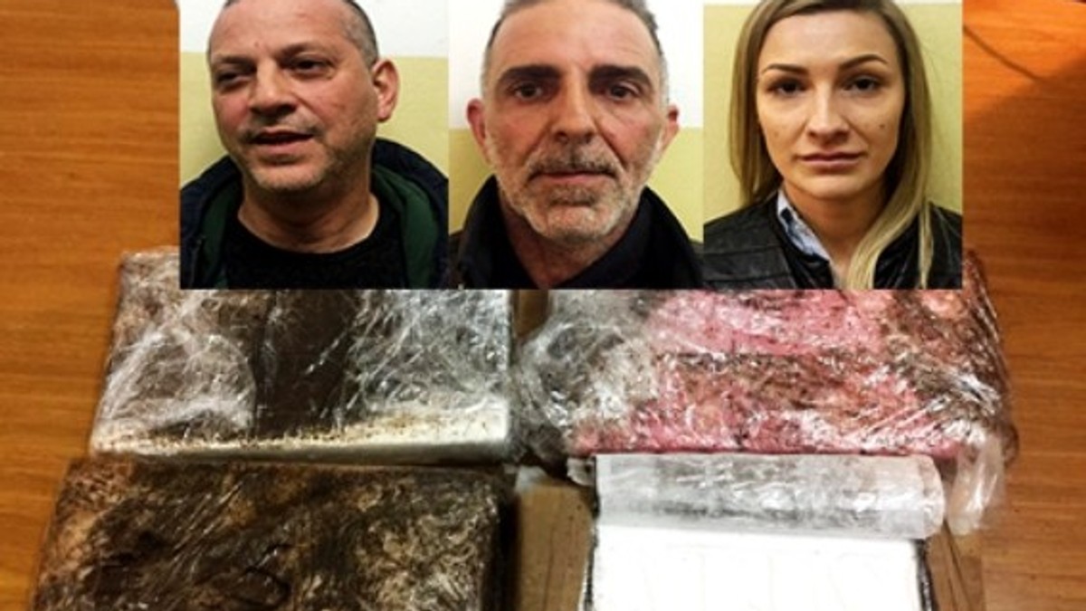 O româncă a fost arestată pentru transport de droguri în Italia. Complicii ei, doi italieni, au ajuns după gratii