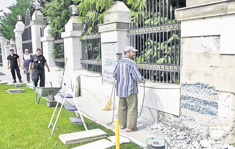 Gigi, vinzi marmura ca să ai bani de transferuri?