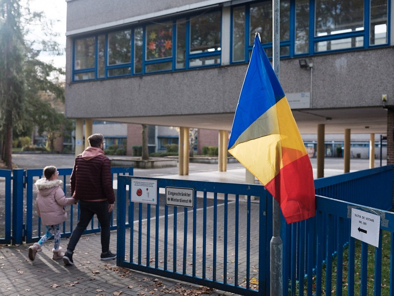 Paul și fiica lui, Raisa