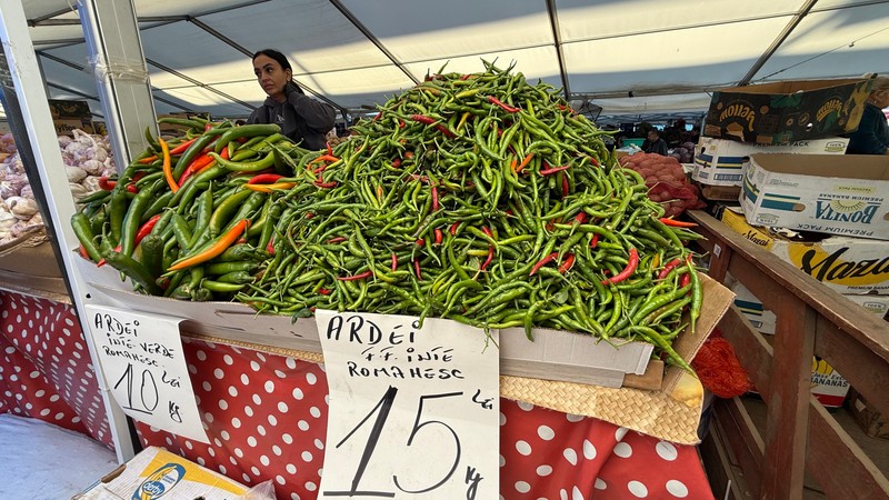 Piața Obor din București e plină cu legume pentru toamnă