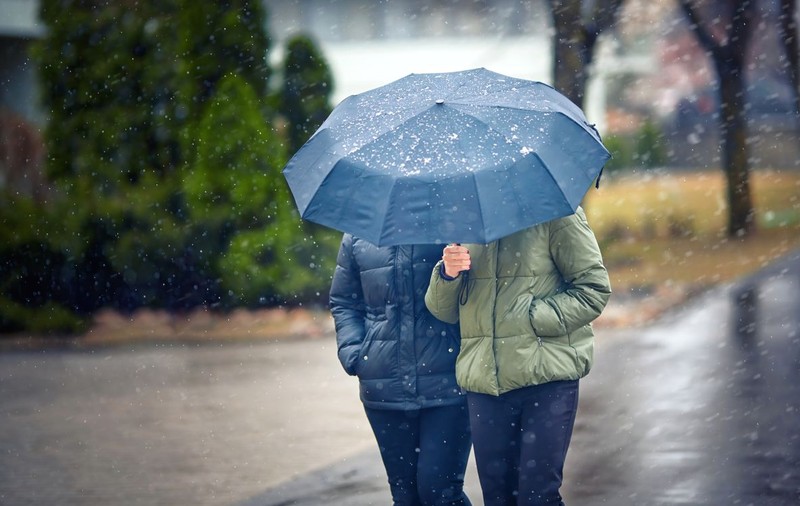 Val de aer polar în România, temperaturi cu 10 grade Celsius mai mici decât normalul perioadei. Coduri galbene de ninsori viscolite și ploi | Hartă