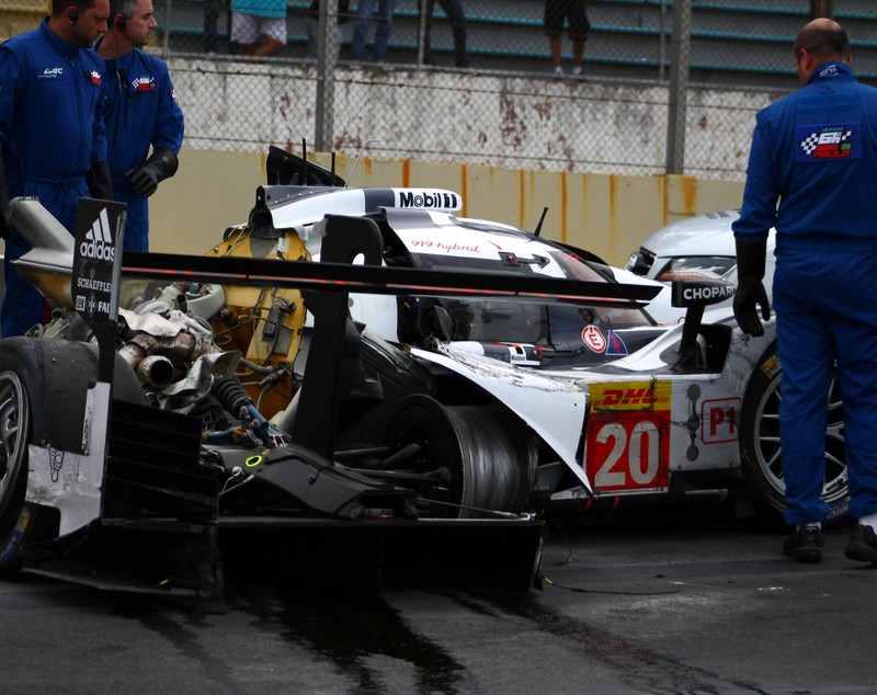 F1: Mark Webber, de la Porsche, a scăpat nevătămat dintr-un accident TERIBIL: noroc ”porschesc”!