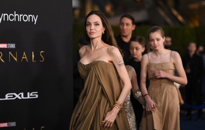 Angelina Jolie, apariție rară alături de copiii ei, la premiera „Eternals”. Cum s-a îmbrăcat Shiloh, fiica în vârstă de 15 ani