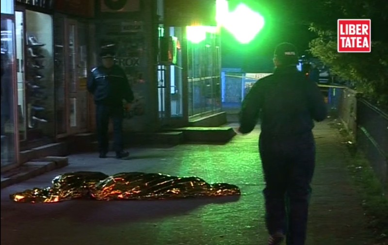VIDEO SFÂŞIETOR | PRIMELE IMAGINI de la locul tragediei din Crângaşi. O femeie şi-a aruncat copilul de la etajul 8 şi apoi s-a sinucis