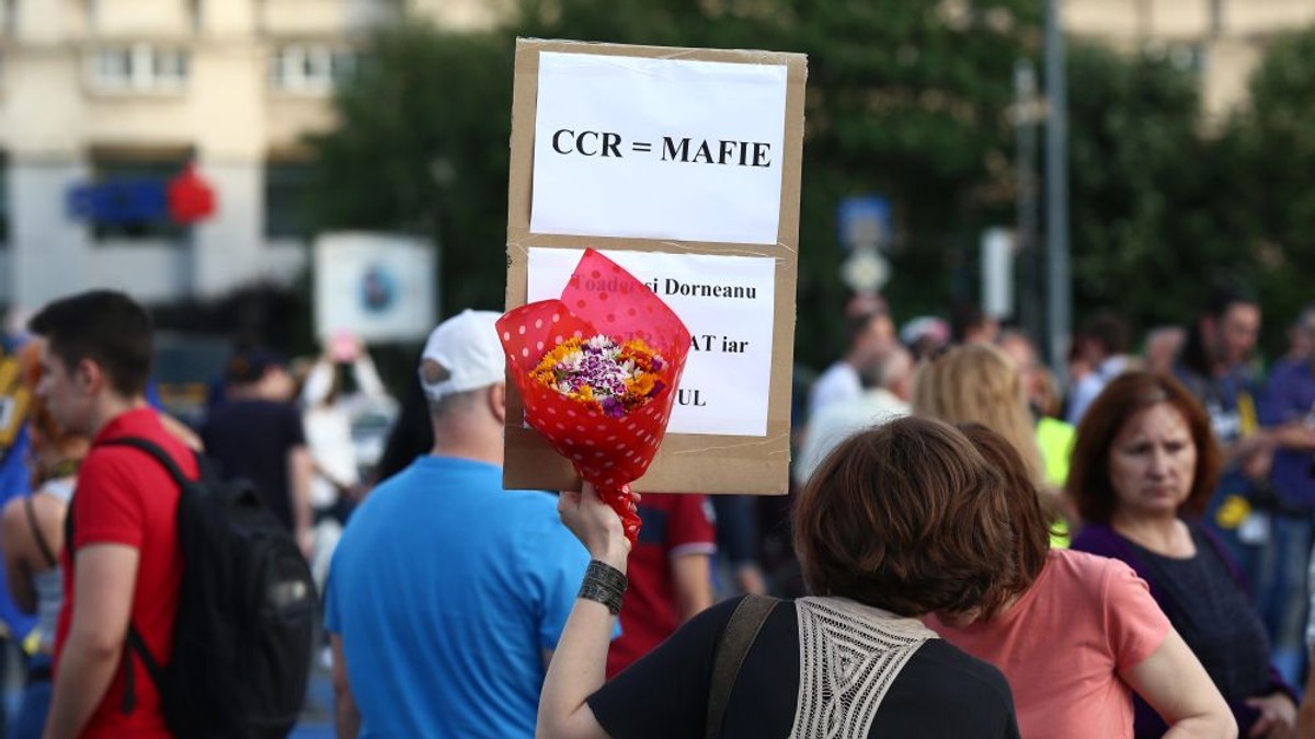 Proteste în Piața Victoriei din București și în alte orașe din țară