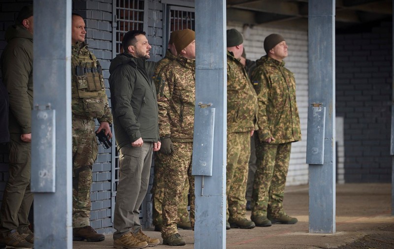 Prim pas pentru creșterea numărului de soldați din armata ucraineană. Parlamentul de la Kiev a adoptat în primă lectură legea mobilizării
