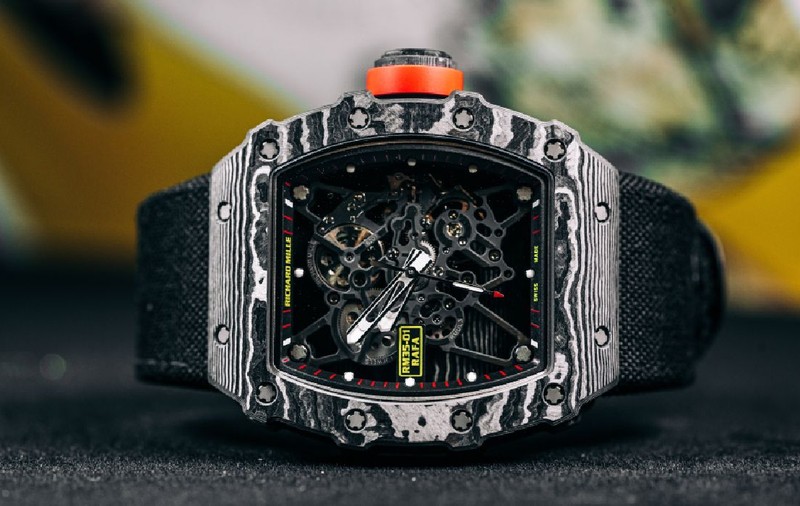Cum a reuşit un român să fure un ceas Richard Mille, de 500.000 de euro, chiar de la mâna unui șofer, în Germania