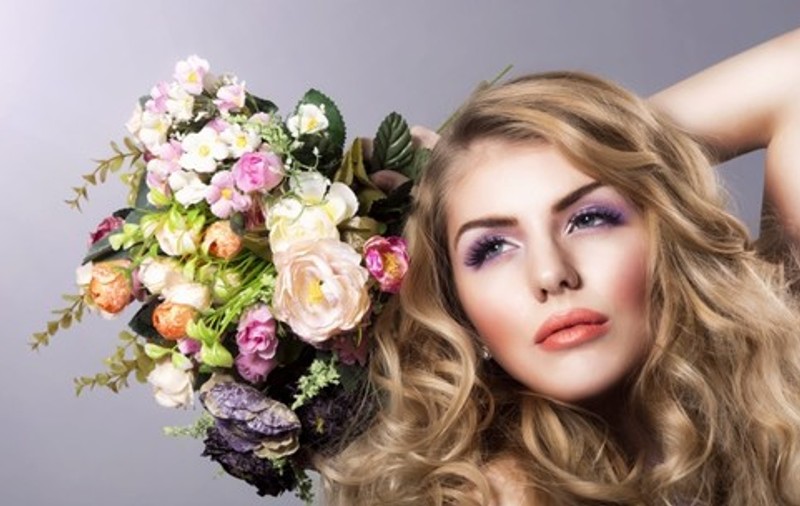 Make-up de primăvară: Sînziana Iaru te învaţă cum să te machiezi ca o prinţesă!