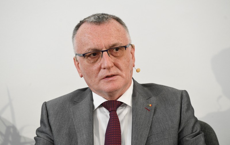 Clanul rectorilor. Cum se văd din declarațiile de avere zece dintre universitarii care au făcut scut în jurul lui Sorin Cîmpeanu