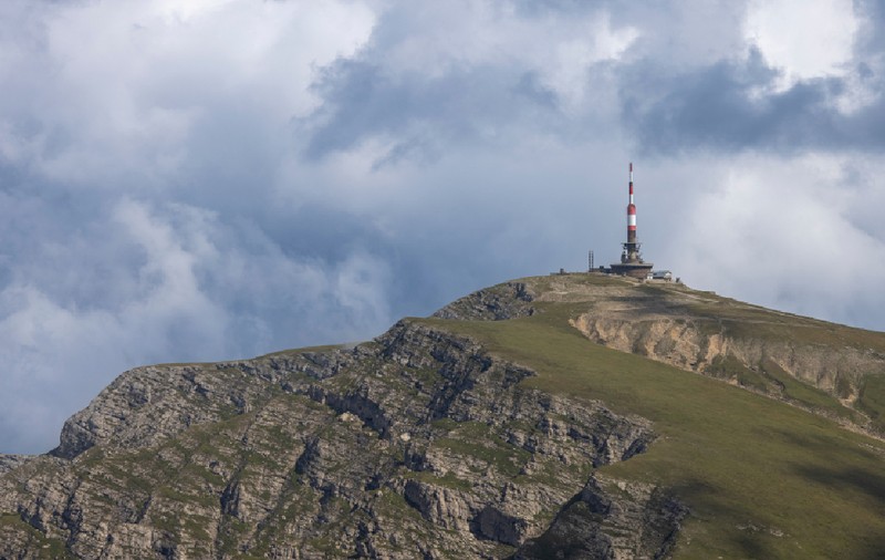Doi turiști au fost salvați de jandarmii din Brașov, după 9 ore, de pe Vârfu Omu