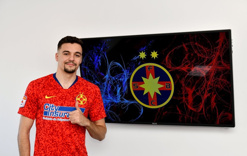 Adrian Petre, primele imagini în tricoul FCSB. Ce contract și ce clauză de reziliere are atacantul
