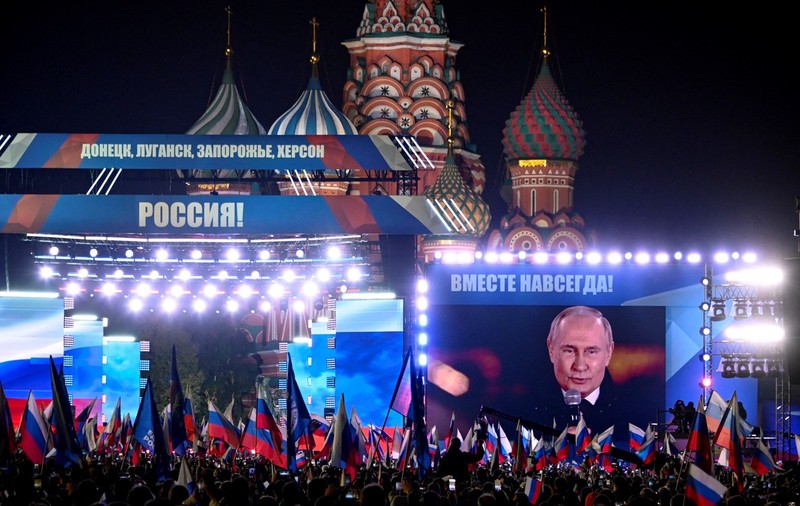 Vladimir Putin, prezent la concertul din Piața Roșie prin care rușii sărbătoresc anexarea celor patru regiuni ucrainene: „Victoria va fi a noastră”