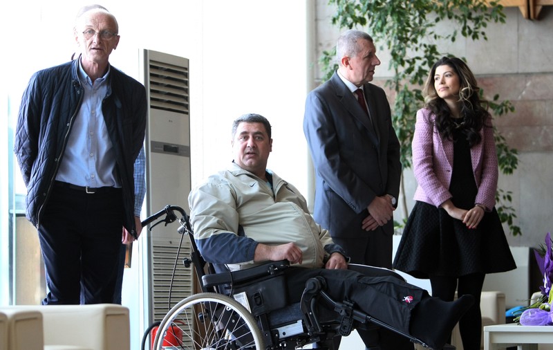 Alexandru Dedu ar putea merge din nou. Fostul handbalist speră că doctorii vor reuși miracolul să-i recupereze cei 6 centimetri de os pierdut în accident