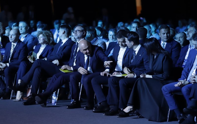 Ce spun liberalii din țară veniți la Congresul PNL să-l susțină pe Ilie Bolojan