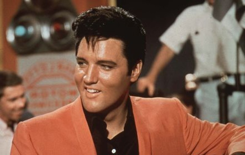 Limuzina lui Elvis Presley a fost scoasă la licitaţie. Vezi cât va costa maşina!